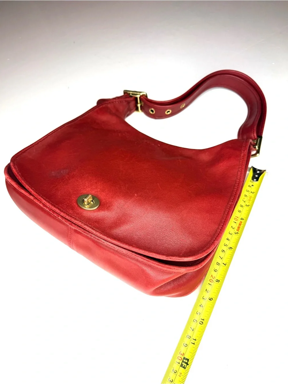 COACH VINTAGE  LEGACY CRESCENT RED LEATHER SADDLE BAG 9718 90s Purse - Picture 7 of 11